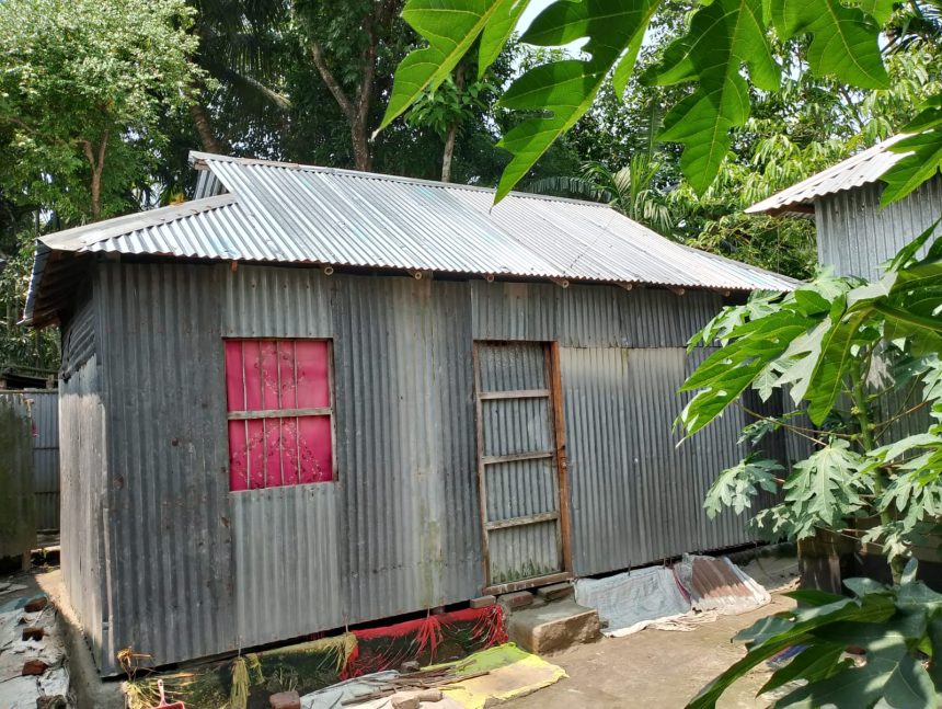 আলহামদুলিল্লাহ, আজমাঈন কিউএস ফাউন্ডেশনের উদ্যোগে এক বিধবা নারীর জন্য একটি নতুন ঘর নির্মাণ করে হস্তান্তর করা হয়েছে। ফাউন্ডেশনের এ মহৎ উদ্যোগ সমাজের কল্যাণে আমাদের মানবিক অঙ্গীকার ও দায়িত্ববোধের এক উজ্জ্বল প্রতিচ্ছবি।